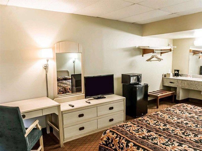 Econo Lodge Перрі Екстер'єр фото