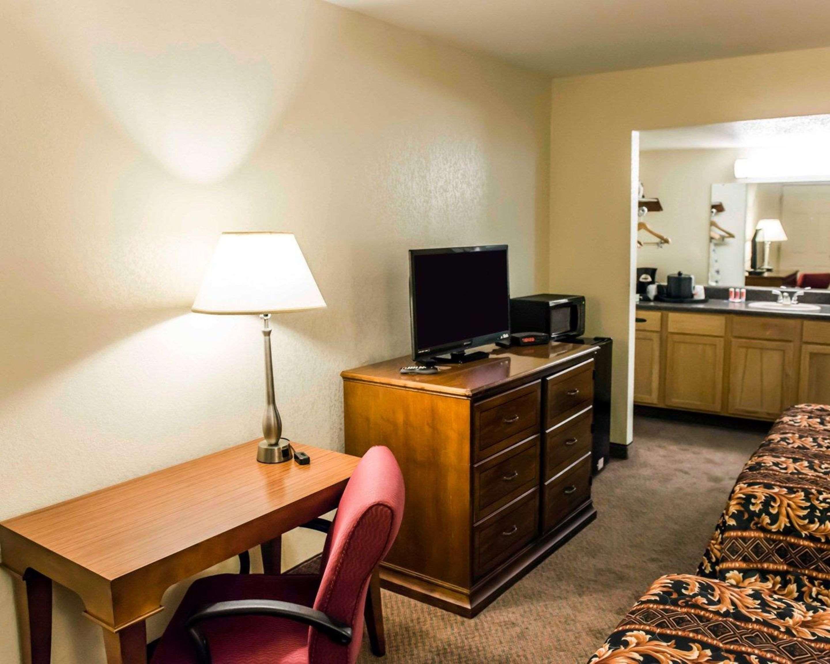Econo Lodge Перрі Екстер'єр фото