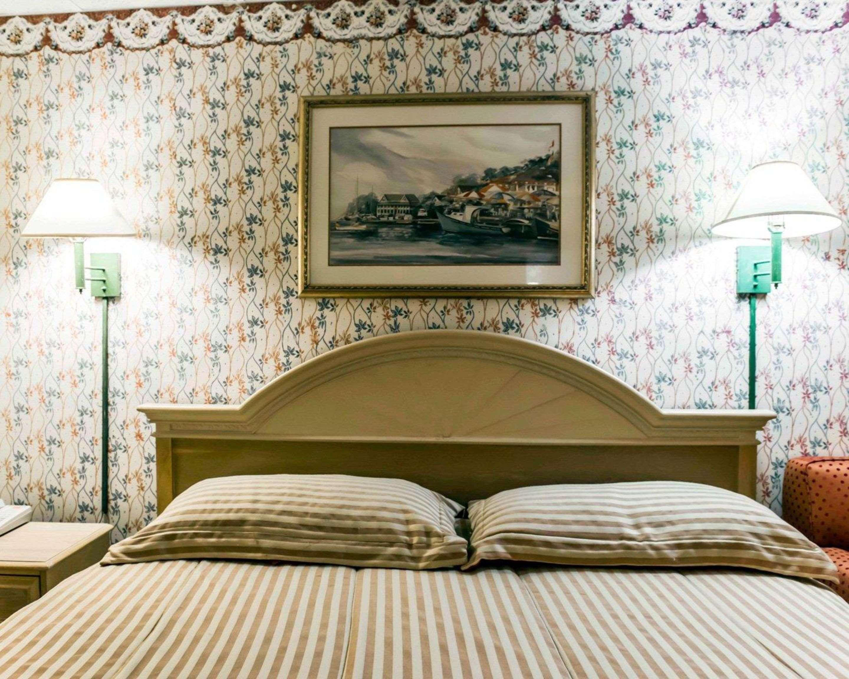 Econo Lodge Перрі Екстер'єр фото