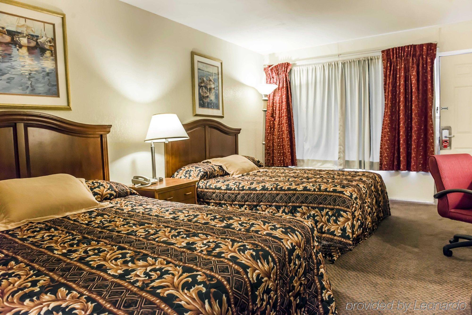 Econo Lodge Перрі Екстер'єр фото