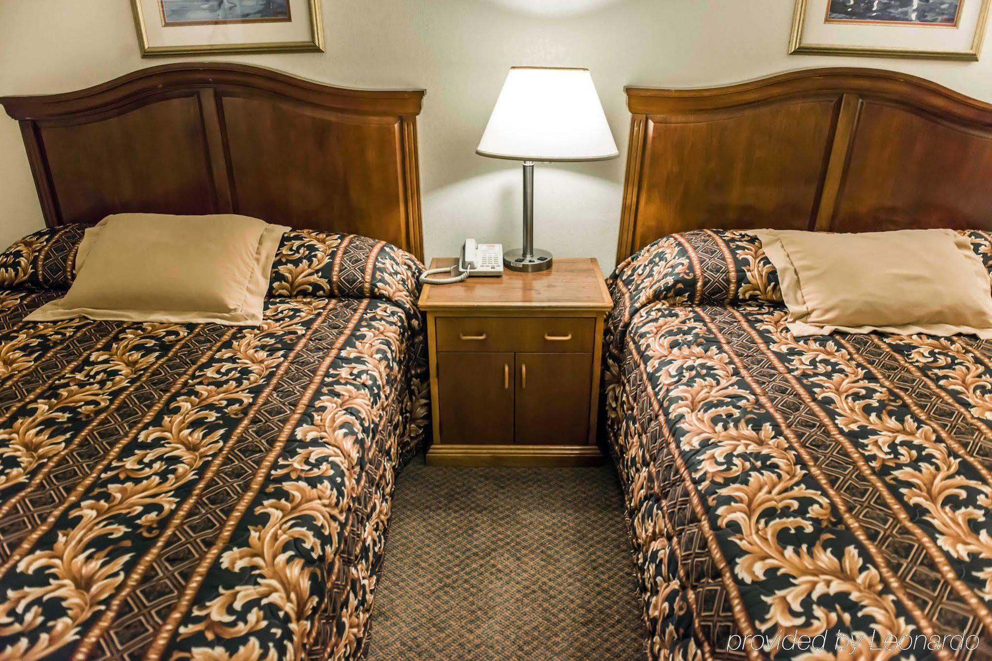Econo Lodge Перрі Екстер'єр фото